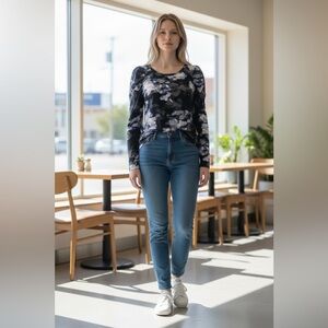 NZT Floral Print Long Sleeve soft Top size M NWT